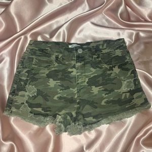 Mudd brand classic green camo distressed shorts